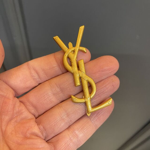 Çanta Süsü YSL Plaka Eskitme Mat Altın Renk 6 cm Küçük Boy