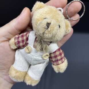 HOBİPOP - Ekose Elbiseli Sevimli Ayıcık Anahtarlık Erkek Kırmızı HOBİPOP - Ekose Elbiseli Sevimli Ayıcık Anahtarlık Erkek Kırmızı