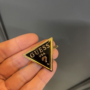 HOBİPOP - Guess Çanta Süsü Siyah Üçgen