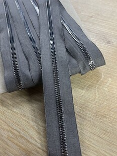 HOBİPOP - Metrelik Metal Görünümlü Gümüş Dişli Çanta Fermuarı Füme HOBİPOP - Metrelik Metal Görünümlü Gümüş Dişli Çanta Fermuarı Füme