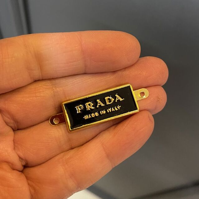 Prada Çanta Süsü Siyah Dikdörtgen