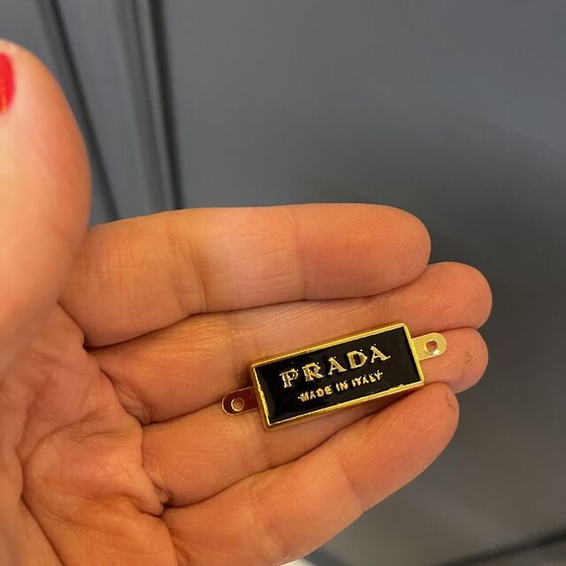 Prada Çanta Süsü Siyah Dikdörtgen